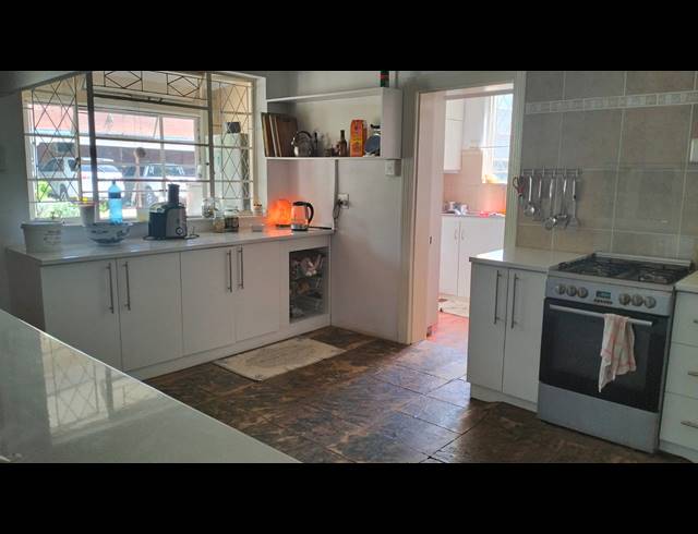 4 BEDROOM HOUSE FOR SALE IN PRESTBURY